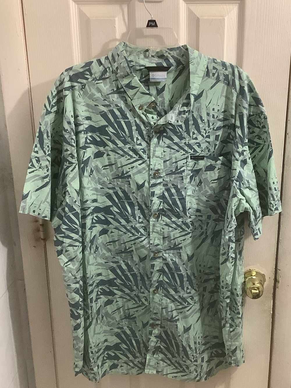 Columbia Men’s Hawaiian Tropical Print Short Sleeve Button-Down Shirt Mint Green